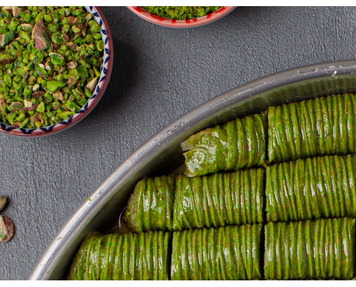 Pistachio Roll in a Tray (2,2 kg)