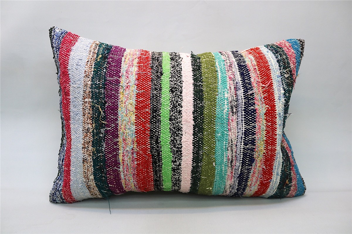 https://www.enjoyistanbul.com/UserFiles/Fotograflar/org/345388-20x28-inches-50x70-cm-kilim-pillow-427d.jpg