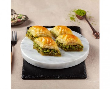 Turkish Traditional Baklava with Pistachio (1 KG)