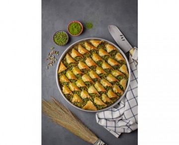 Pistachio Baklava Sobiyet in a Tray (2,4 KG)